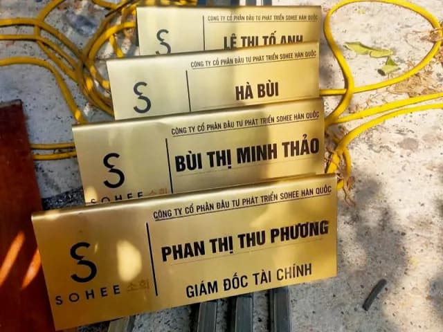 Bảng tên chức danh để bàn sang trọng