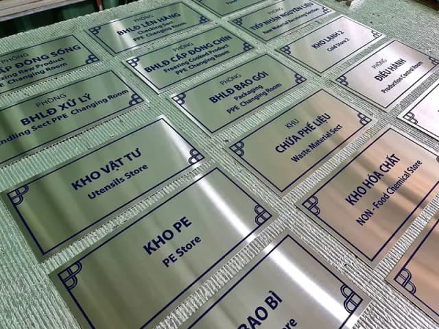 Bảng tên phòng gắn cửa phòng văn phòng